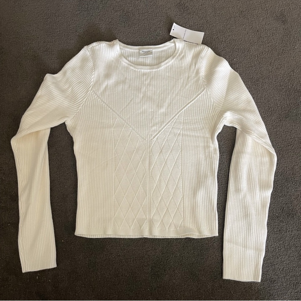 Brand New Women’s Knit Sweater
